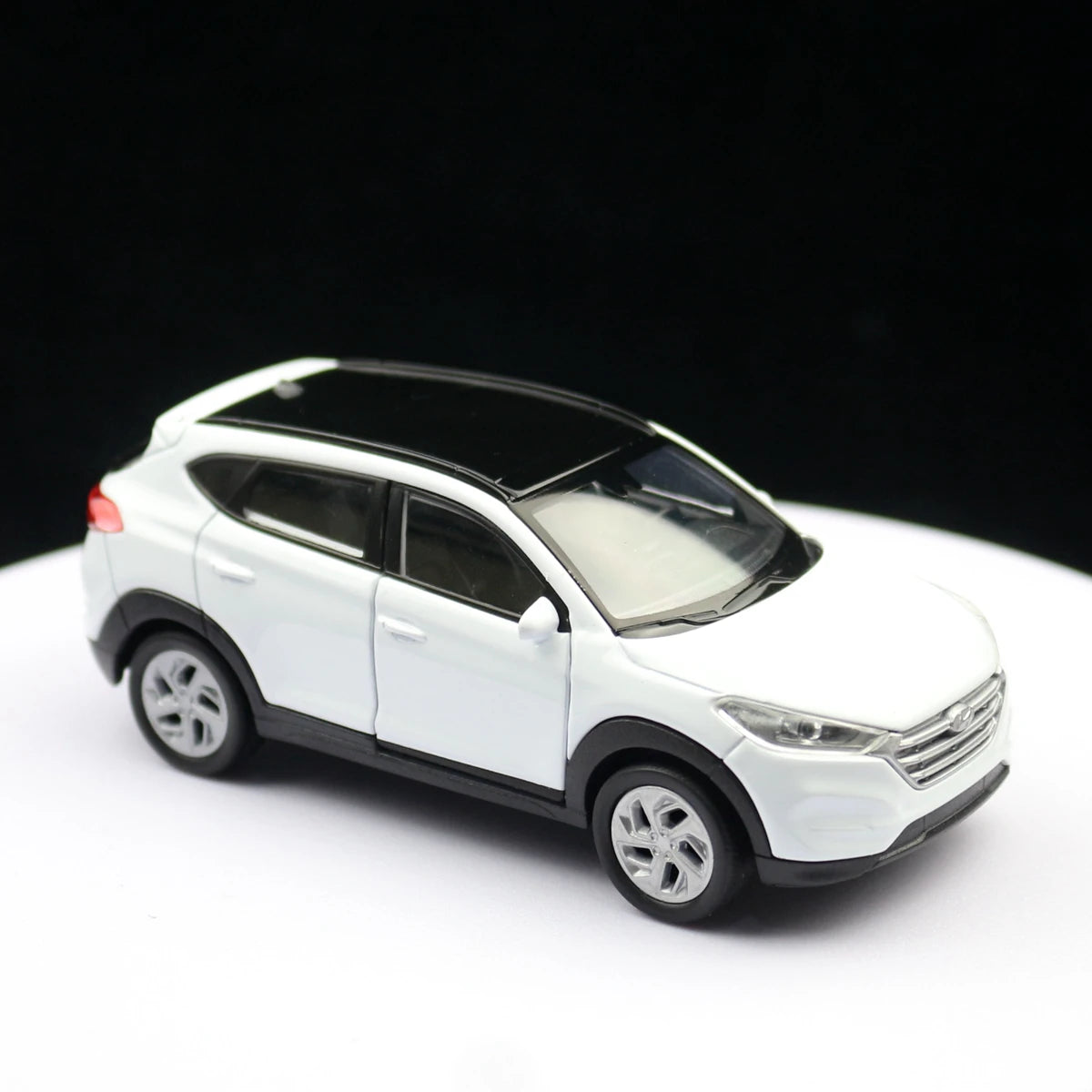 1/36 Hyundai Tucson SUV giocattolo modello di auto Welly pressofuso in lega veicolo in miniatura tirare indietro collezione regalo per bambini ragazzi capretto